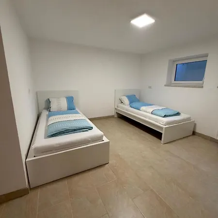 Mainzeit 2 Zimmerwohnung Parkplatz شقة Albertshofen